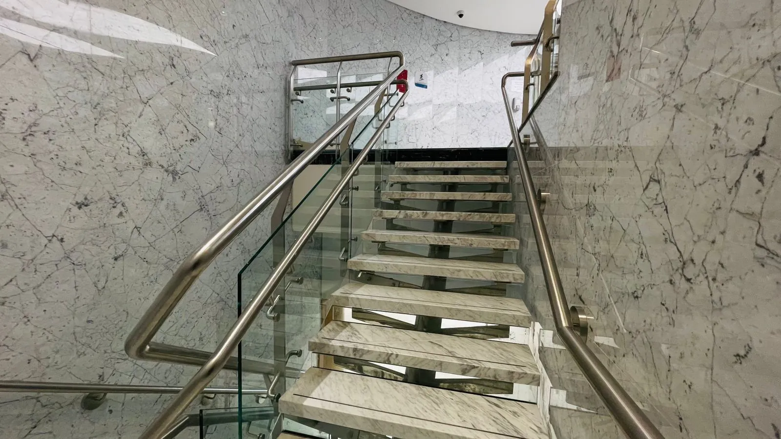 Glass stair handrail